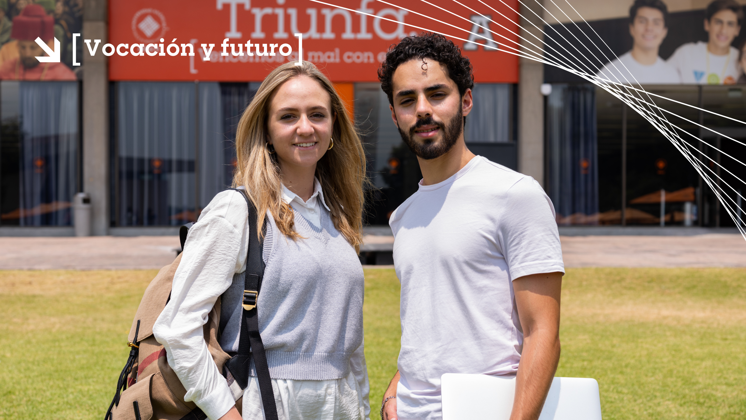 estudiantes universitarios en campus