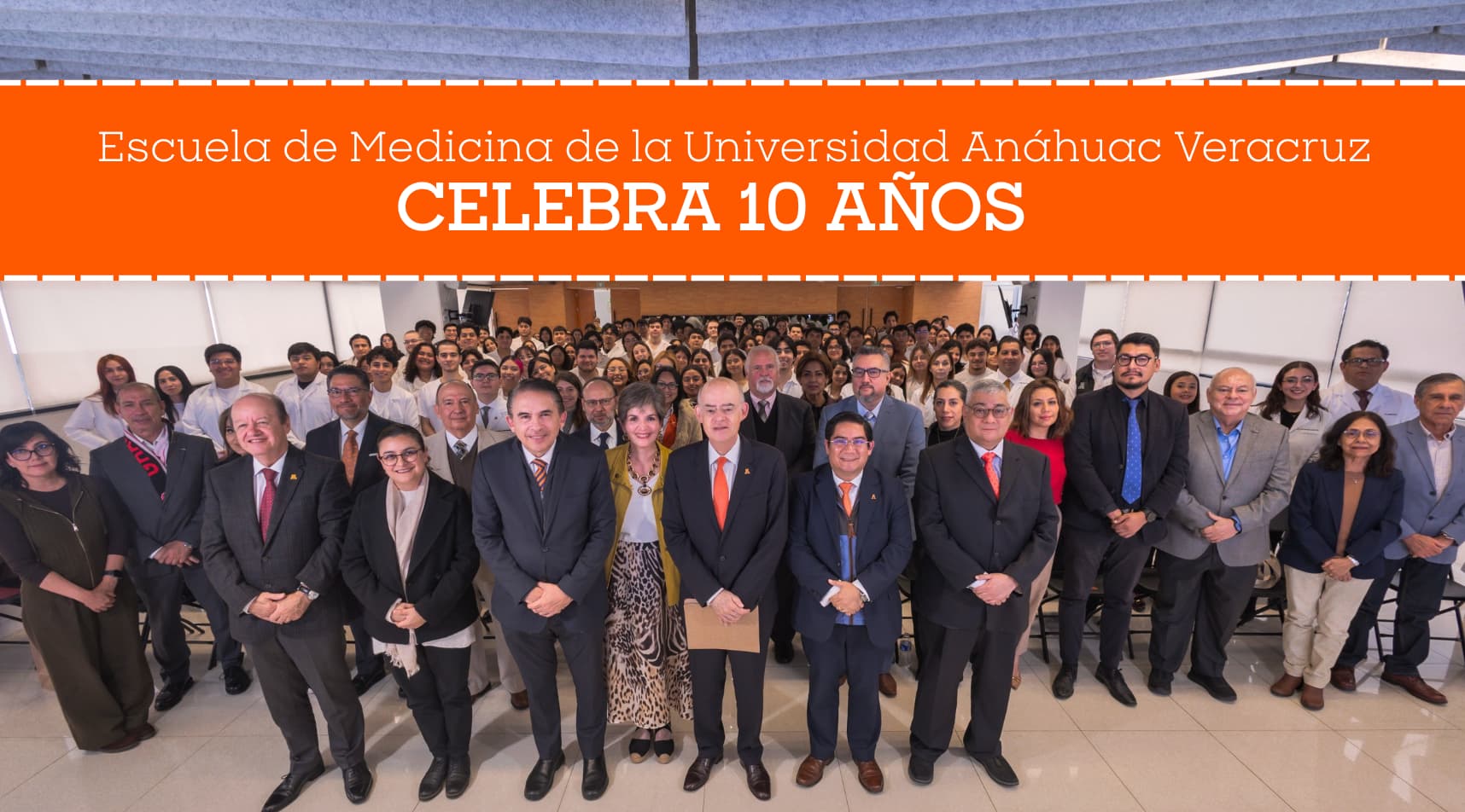 Diez años formando médicos con liderazgo humano en la Universidad Anáhuac Veracruz