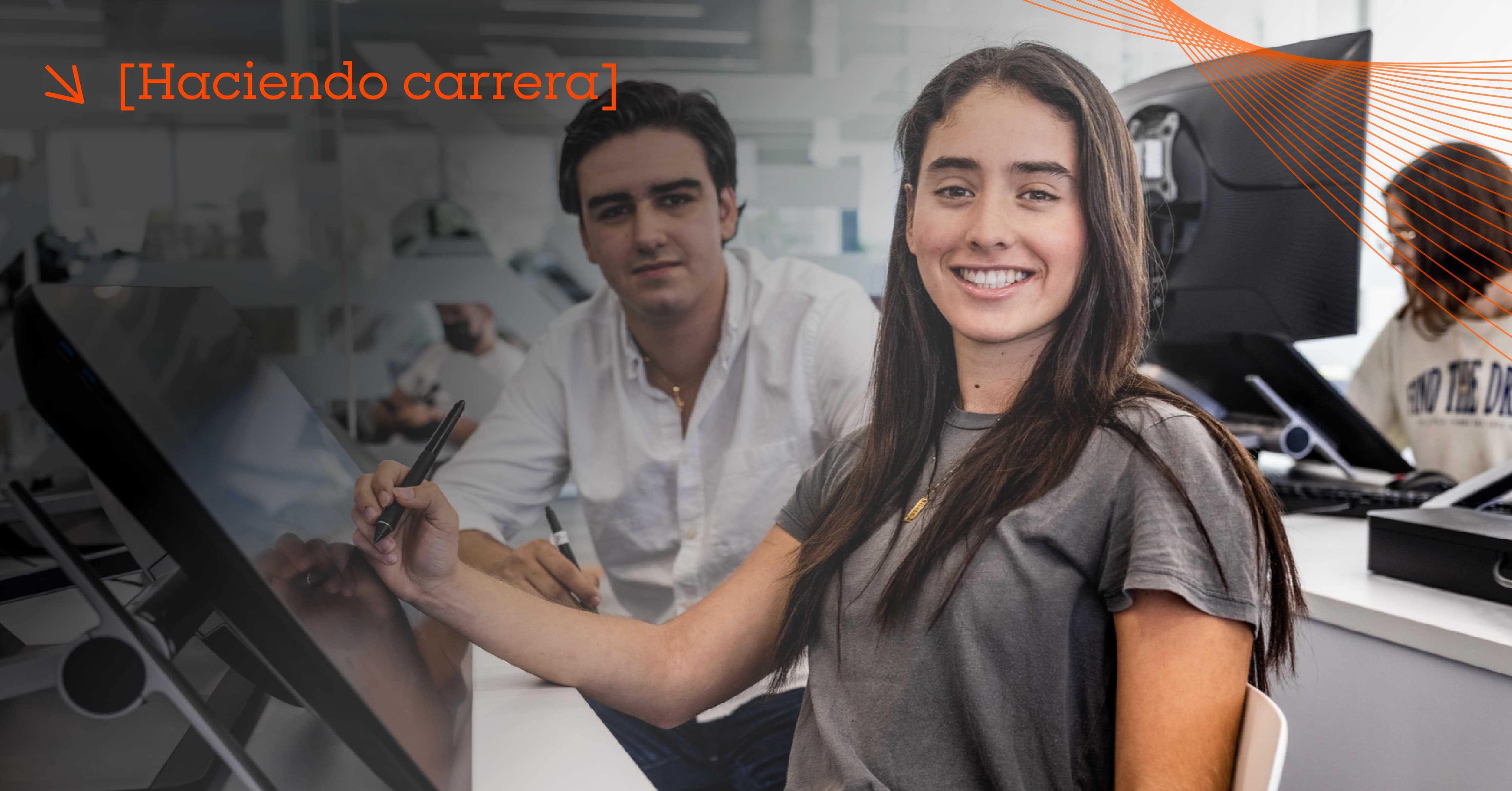 alumnos de la anahuac aprendiendo habilidades del futuro en salon de clases 