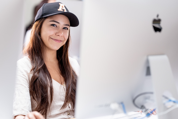 estudiante en sus practicas profesionales