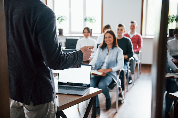 estudiantes de diplomado en clase