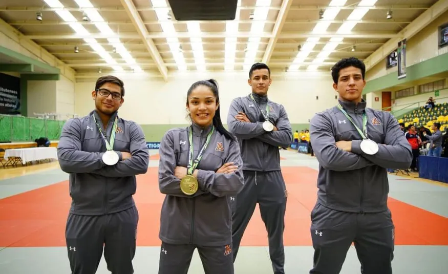 Alumnos Anáhuac participan en Universiada