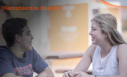 alumnos ejerciendo sus habilidades comunicativas