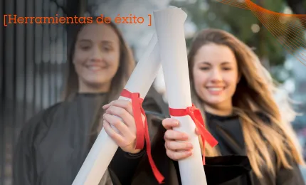 alumnas con diplomas de titulacion