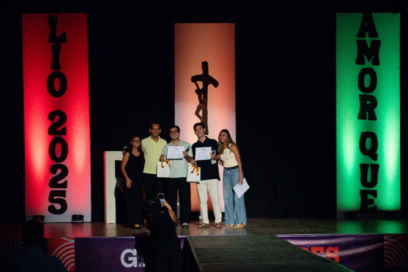 Pareja de amigos en Hagamos lío.