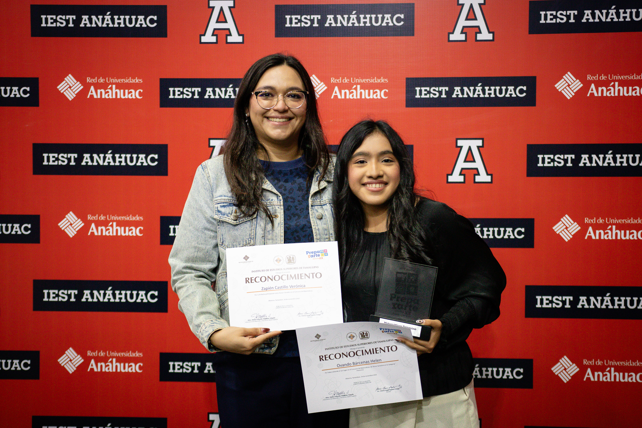 Zapién y una alumna en Prepararte.
