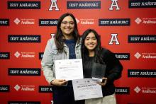 Zapién y una alumna en Prepararte.