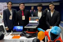 Alumnos integrantes de AQUANOVA en el evento Somos el Cambio Joven.