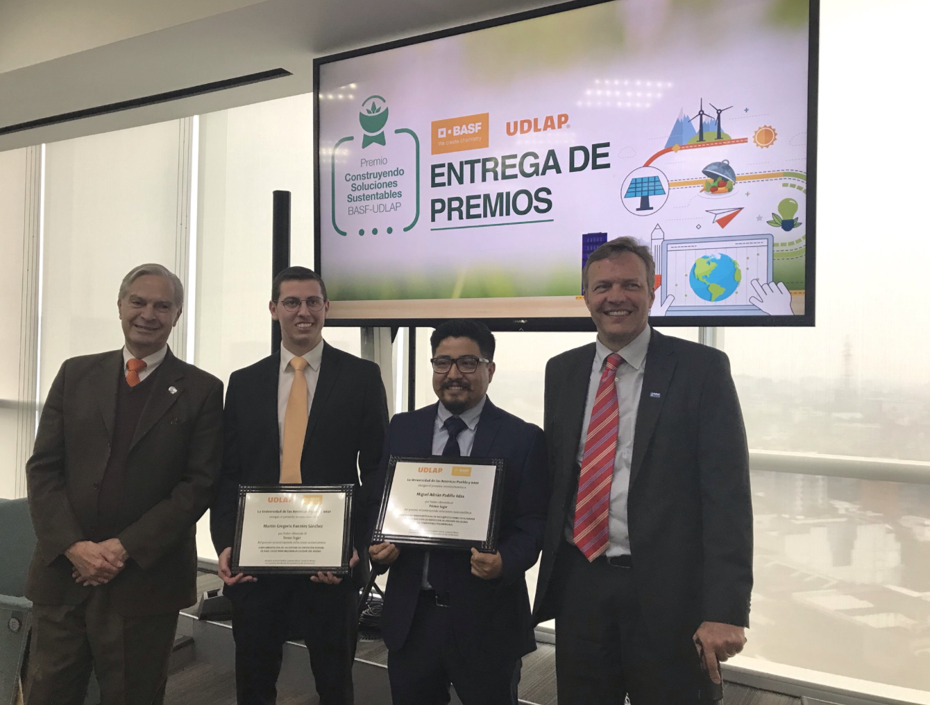 Alumnos de Ingeniería Química destacan con proyecto sustentable