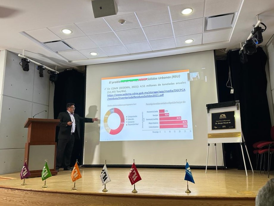 El doctor José Martiniano Rocha presenta ponencia en la UAM Cuajimalpa