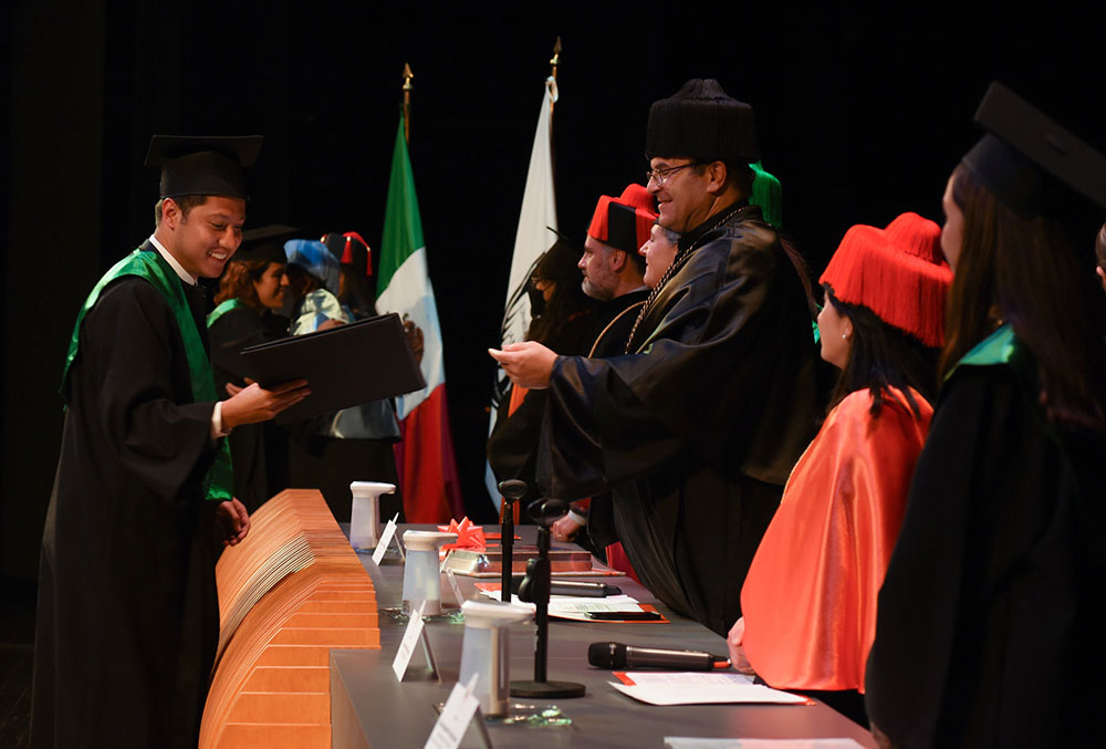 Ceremonia Solemne de Graduación de Licenciatura