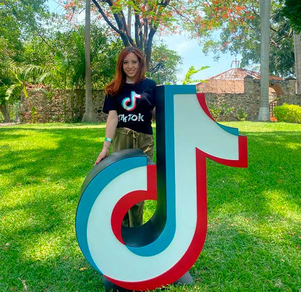 Alexia de la Rosa destaca como communications manager para Latinoamérica en TikTok