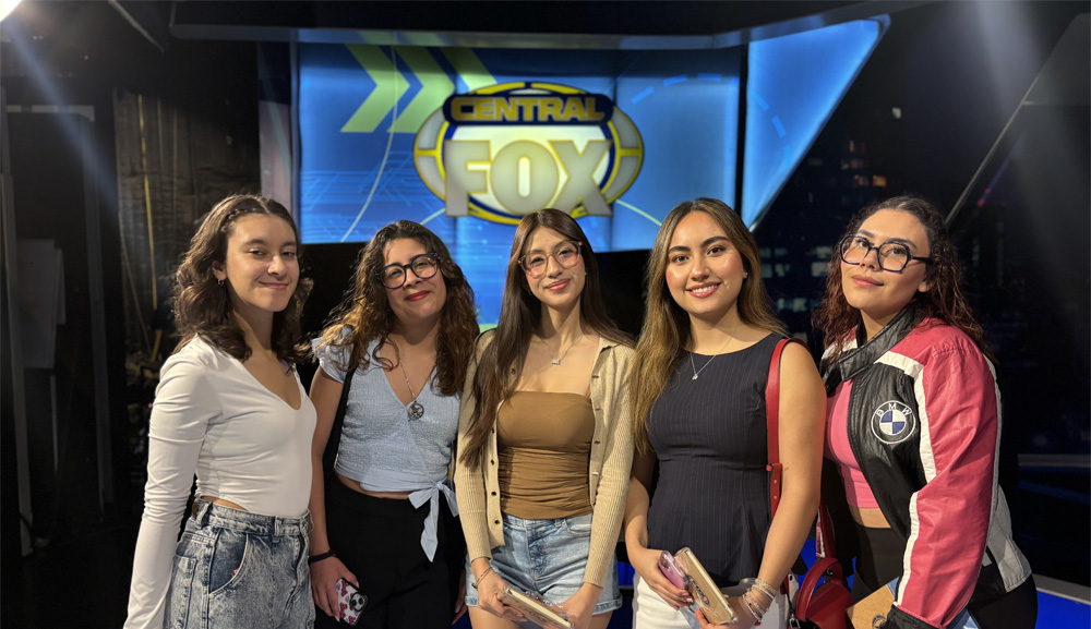 Alumnos de Crea visitan los estudios de FOX Sports México