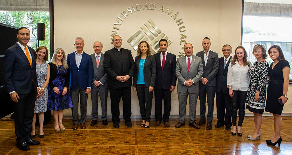 La Anáhuac y AMIIF, juntos para mejorar la salud pública del país