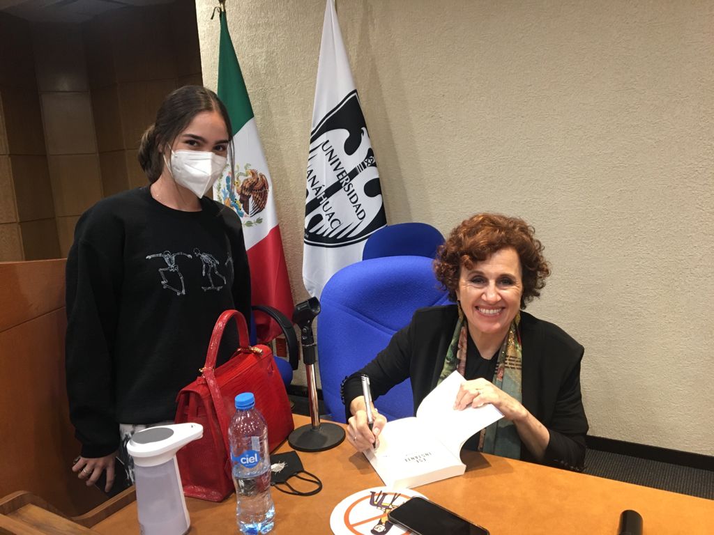  Silvia Cherem presenta en la Anáhuac su libro de historias de sobrevivientes 