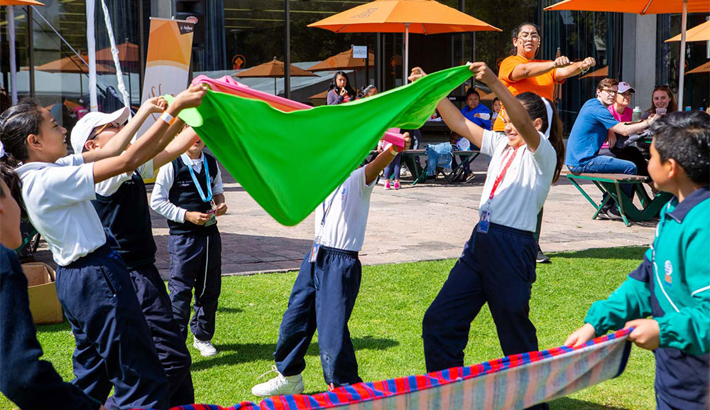 ASUA regala un día de alegría a más de 700 niños