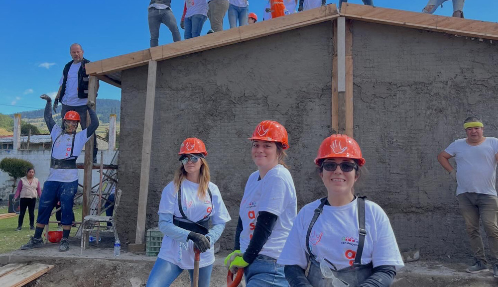 ASUA Construye realiza un aula en primaria de Santiago Tianguistenco