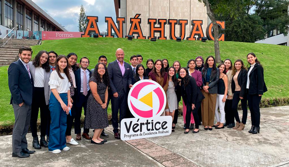 Alumnos de Vértice dialogan con Jorge Vallejo, CEO de Mitsubishi Motors de México