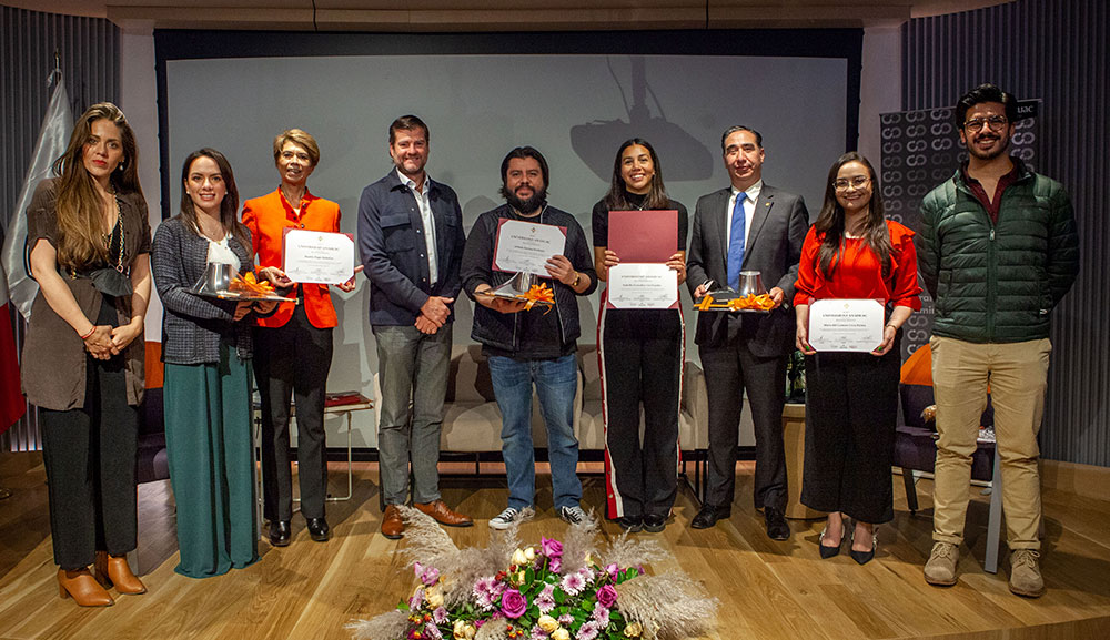 Alumnos de Sinergia y de Crea organizan panel de Comunicación Política