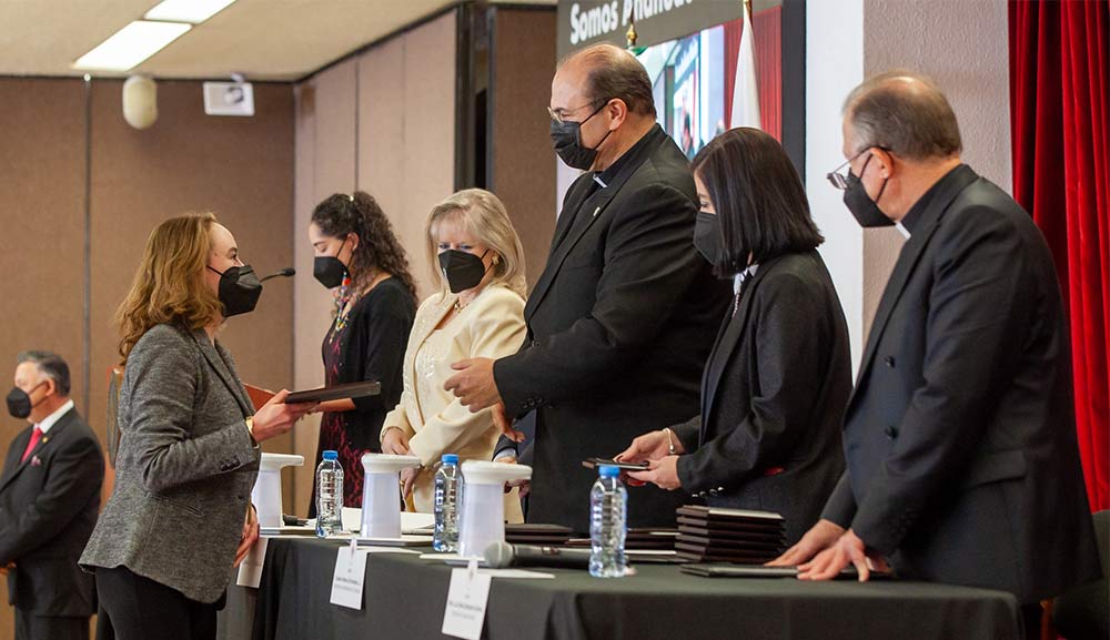 Destacamos la trayectoria de colaboradores y profesores en Ceremonia de Entrega de Reconocimientos de Antigüedad y Jubilación