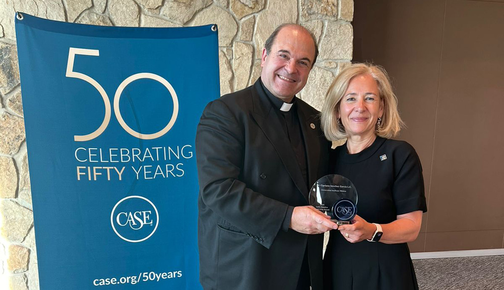 Reconocen a nuestro rector, el Dr. Cipriano Sánchez García, L.C., con el premio CASE Leadership Award 2024