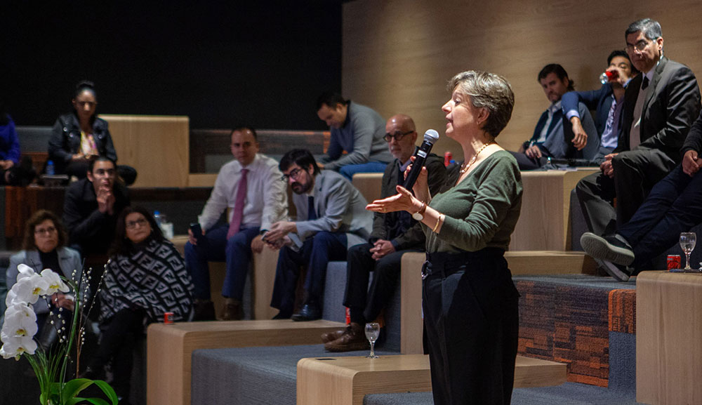 Dialogamos sobre el caso Jocelyn Bell Burnell en el Círculo Newman