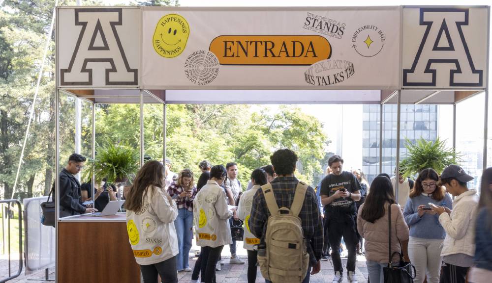 Vinculación de Talento Anáhuac con las mejores empresas en Feria de Empleo