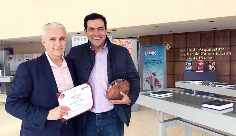 Ex pateador de los Gigantes de Nueva York participa en Radio Anáhuac