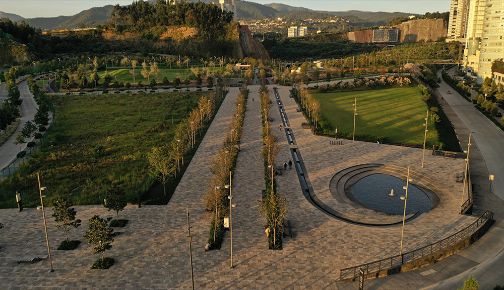 Fabián Tron recibe premio en la Bienal Panamericana de Arquitectura de Quito