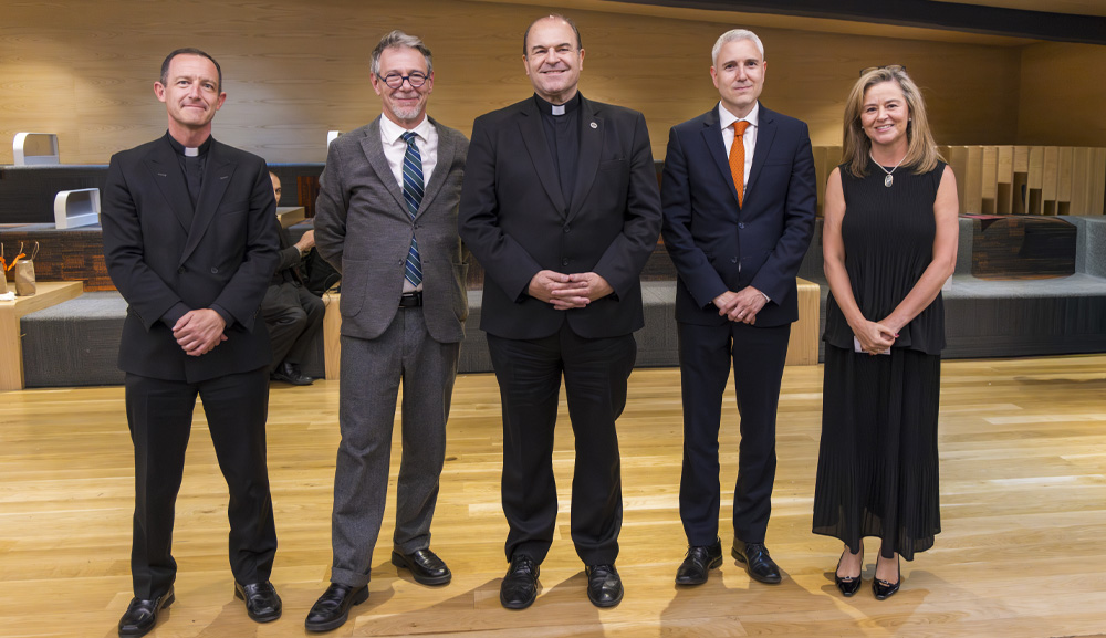 Álvaro Enrigue ilumina la historia de la investigación en las Jornadas Joseph Ratzinger de Posgrado