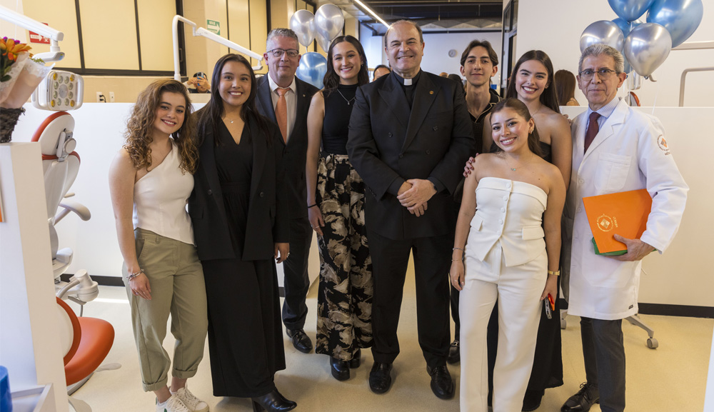 Inauguran y bendicen la remodelada Clínica Dental Universitaria