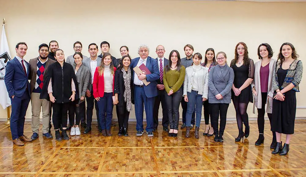 Alumnos de CULMEN se reúnen con el galerista Carlos Misrachi