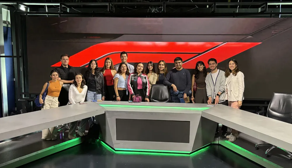 Alumnos de Crea visitan los estudios de FOX Sports México