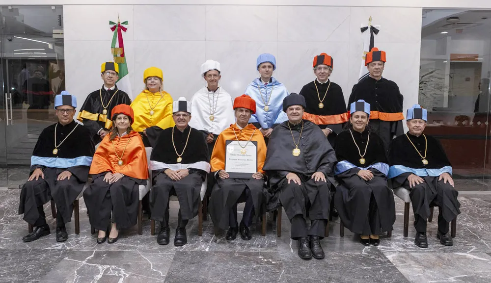 Anáhuac Mexico University awards Fernando Senderos Mestre an honorary doctorate.