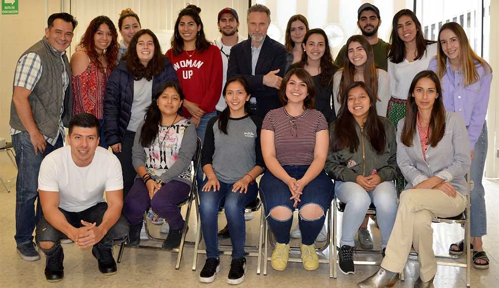 Estudiantes de Diseño vinculan la relojería con la inserción social