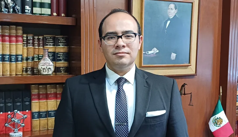 Isaac Silva comparte su vocación por el derecho y compromiso social