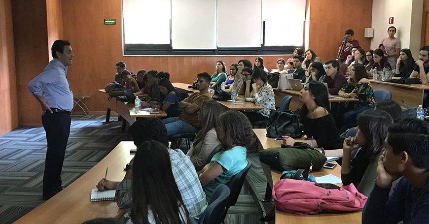 Alumnos Anáhuac se reunieron con el Director de Responsabilidad Social de Toks