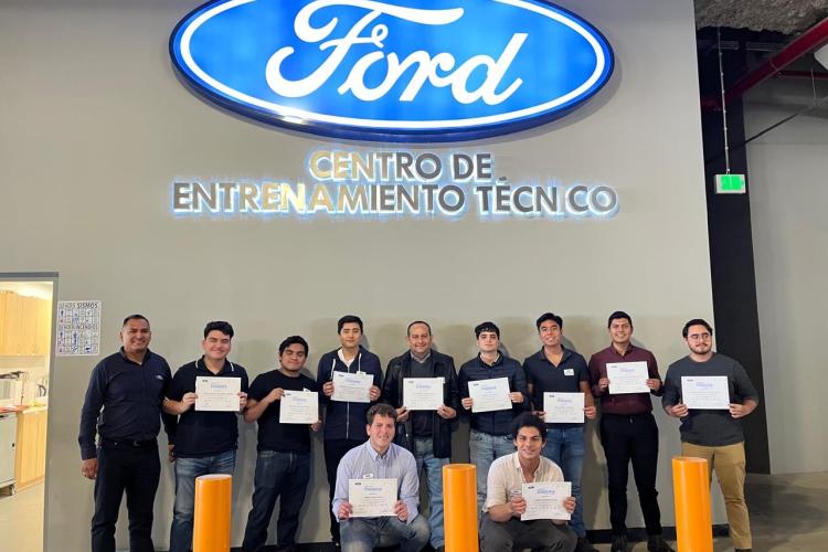 capacitación Ford alumnos Anáhuac Puebla