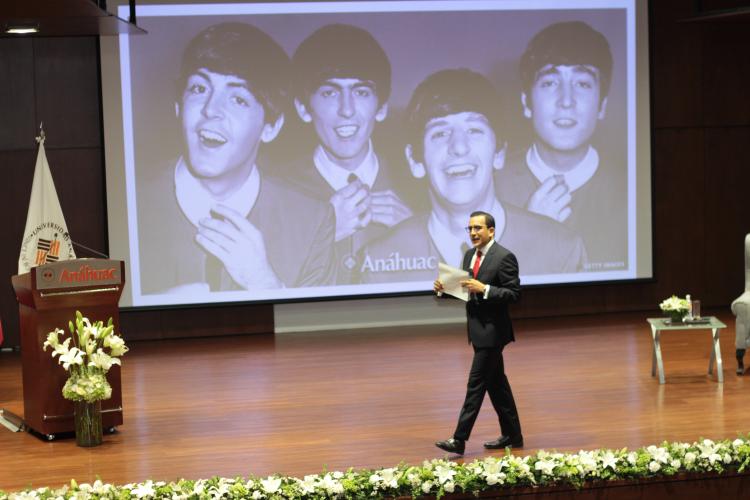 Anáhuac Puebla recibe a preuniversitarios para escuchar al Rector