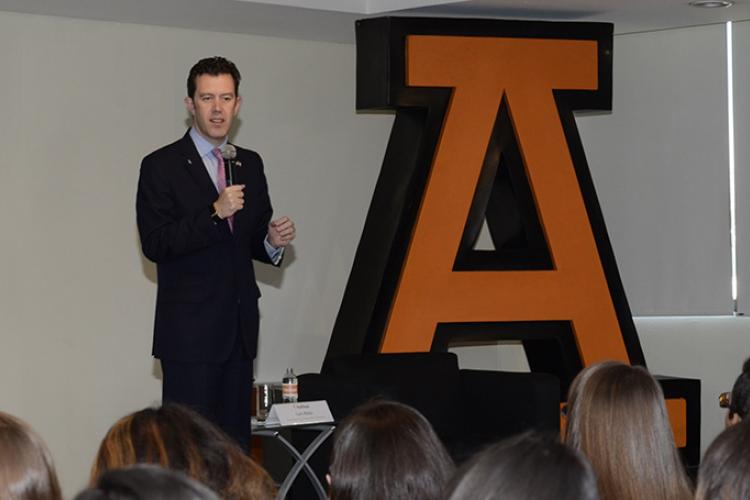 Presidente de la American Society of México dialoga sobre la relación bilateral México – Estados Unidos en la Universidad Anáhuac