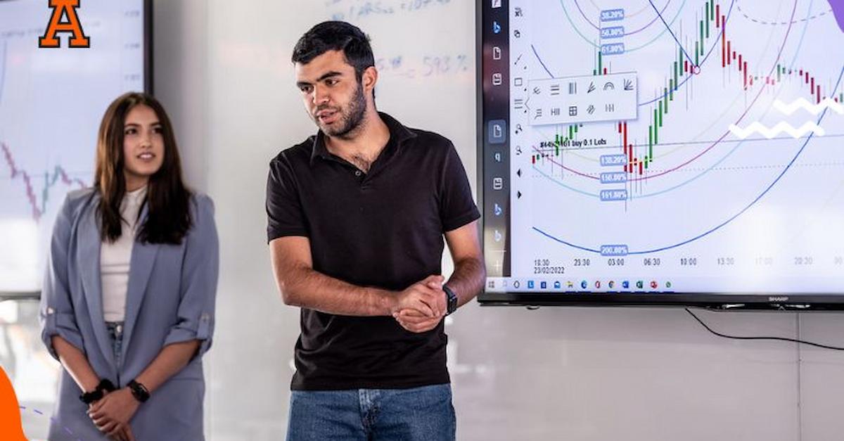 Actuaría en el campo de la tecnología