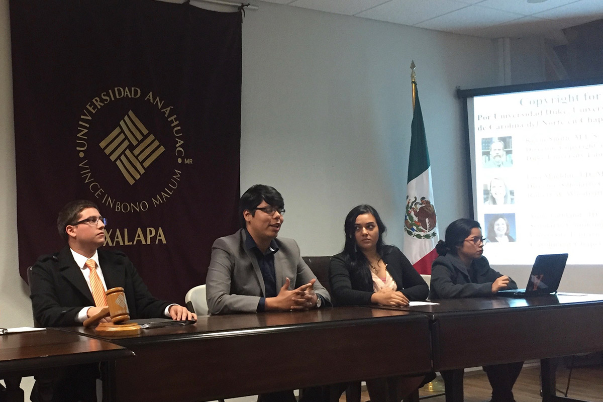 2 / 6 - Presentación de cursos en línea por alumnos de Derecho 2 / 6 - Presentación de cursos en línea por alumnos de Derecho