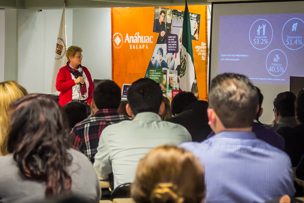 1 / 10 - La Mtra. Gisela Rubach imparte conferencia en la Anáhuac 1 / 10 - La Mtra. Gisela Rubach imparte conferencia en la Anáhuac