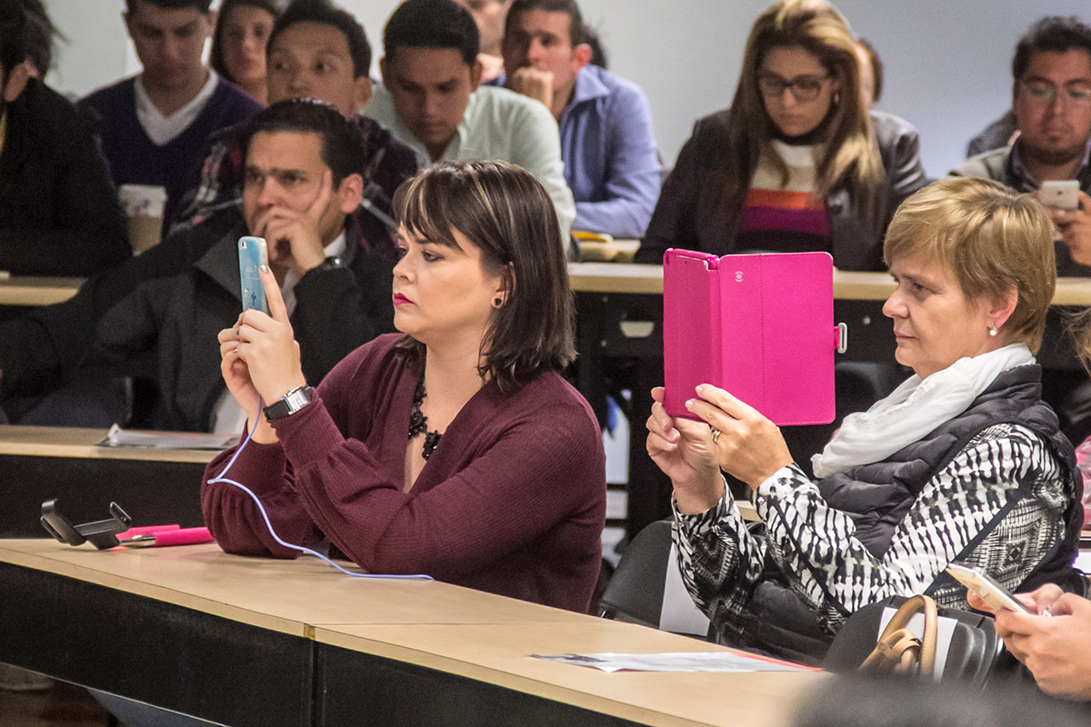 3 / 10 - La Mtra. Gisela Rubach imparte conferencia en la Anáhuac 3 / 10 - La Mtra. Gisela Rubach imparte conferencia en la Anáhuac