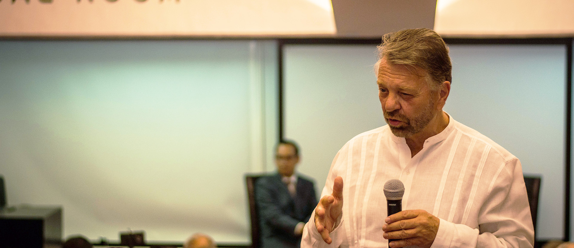 Dr. Jorge Castañeda presenta libro en la Anáhuac Xalapa