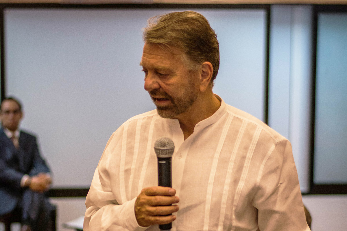 5 / 8 - Dr. Jorge Castañeda presenta libro en la Anáhuac Xalapa 5 / 8 - Dr. Jorge Castañeda presenta libro en la Anáhuac Xalapa