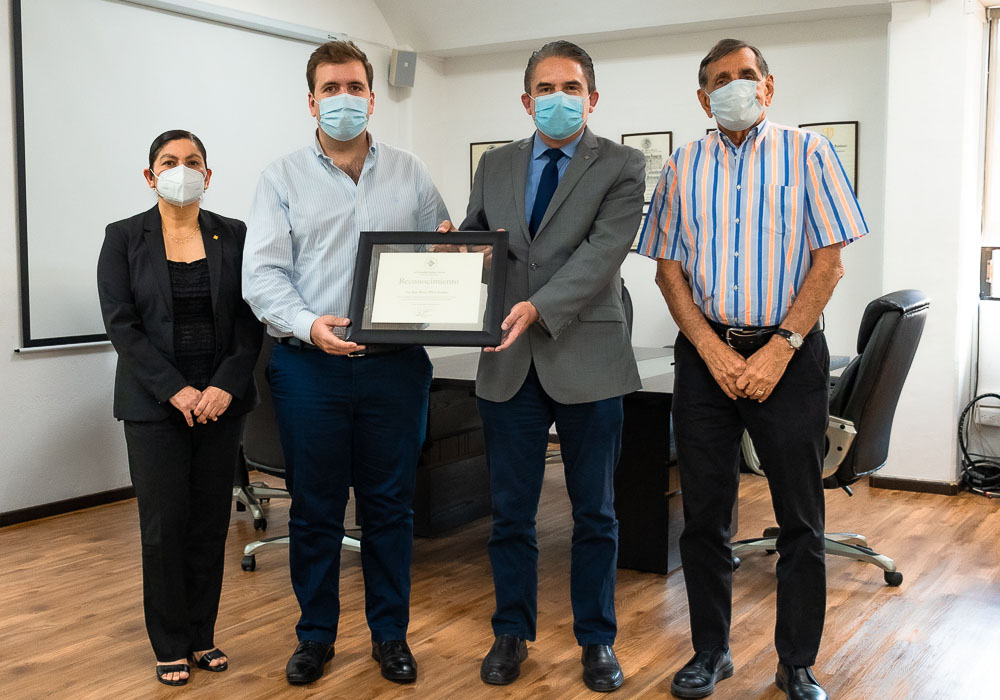 5 / 6 - Reconocimiento al Lic. Juan Bosco Pérez Acasuso 5 / 6 - Reconocimiento al Lic. Juan Bosco Pérez Acasuso