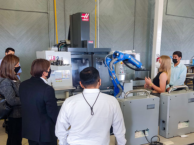 Visita de Directivos de TenerisTamsa al Laboratorio de Ingeniería del campus Córdoba-Orizaba