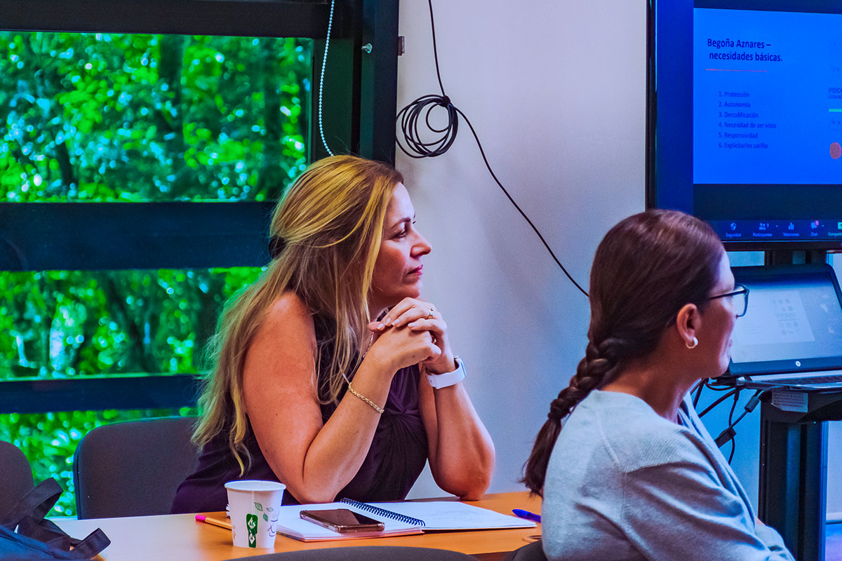 1 / 4 - Bienvenida al Diplomado en Acompañamiento Integral del Adolescente 1 / 4 - Bienvenida al Diplomado en Acompañamiento Integral del Adolescente