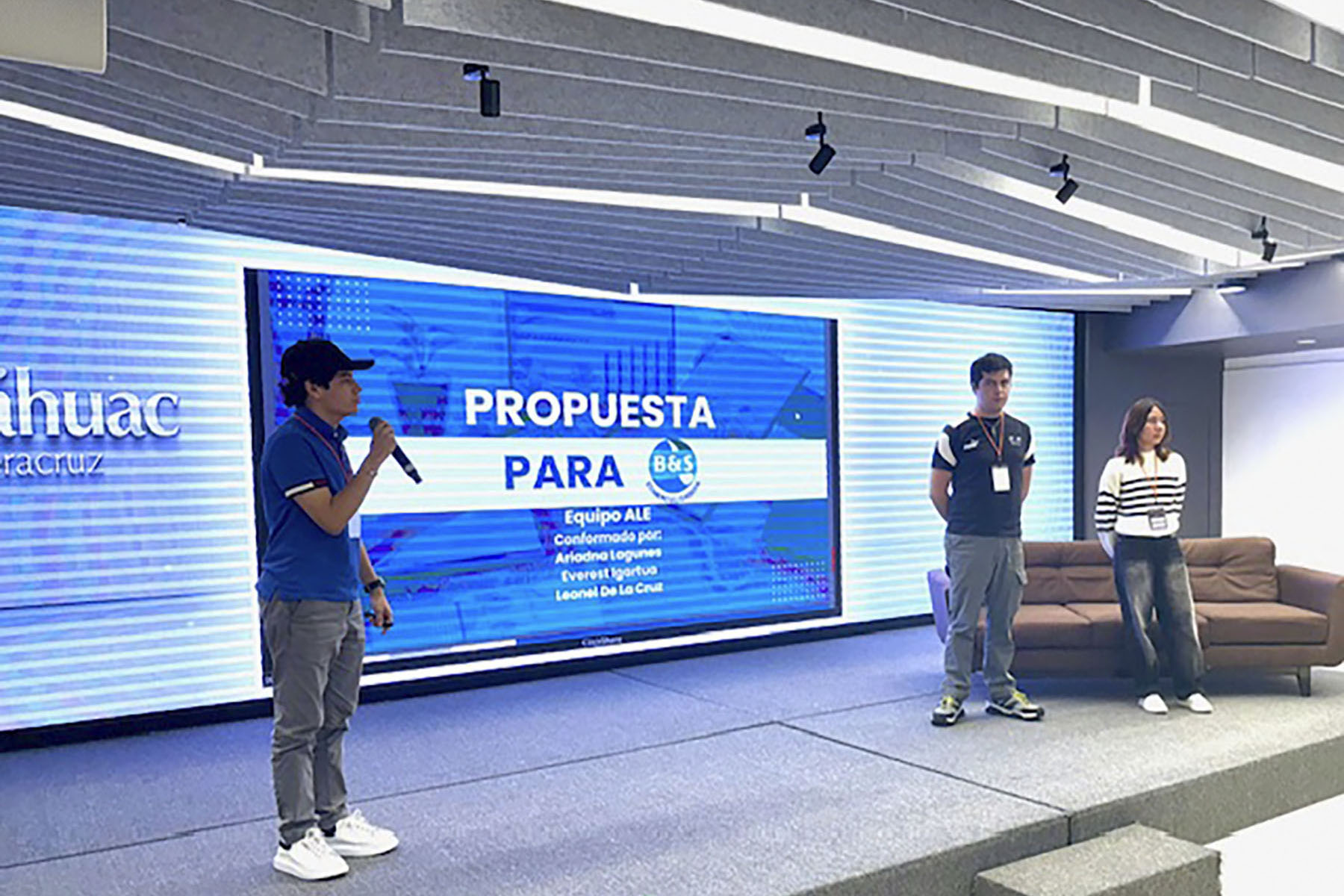 11 / 18 - Innova Challenge 2025: Rugiendo Con Ideas Innovadoras 11 / 18 - Innova Challenge 2025: Rugiendo Con Ideas Innovadoras